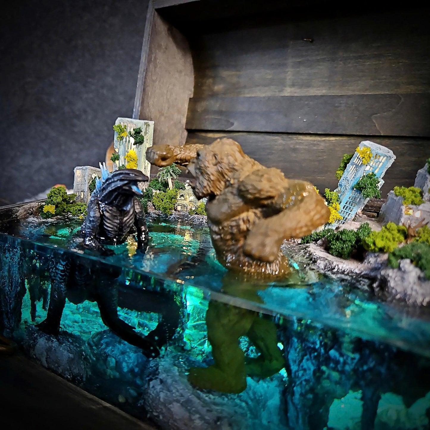 Godzilla vs Kong Diorama Box
