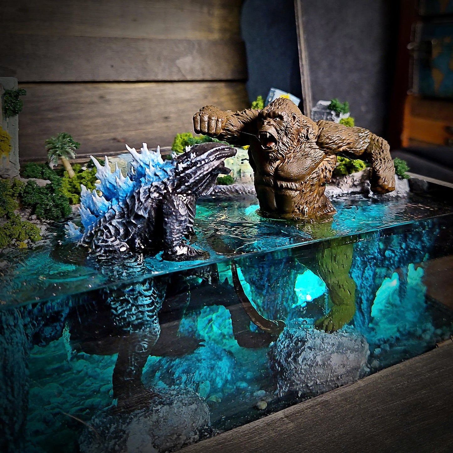 Godzilla vs Kong Diorama Box