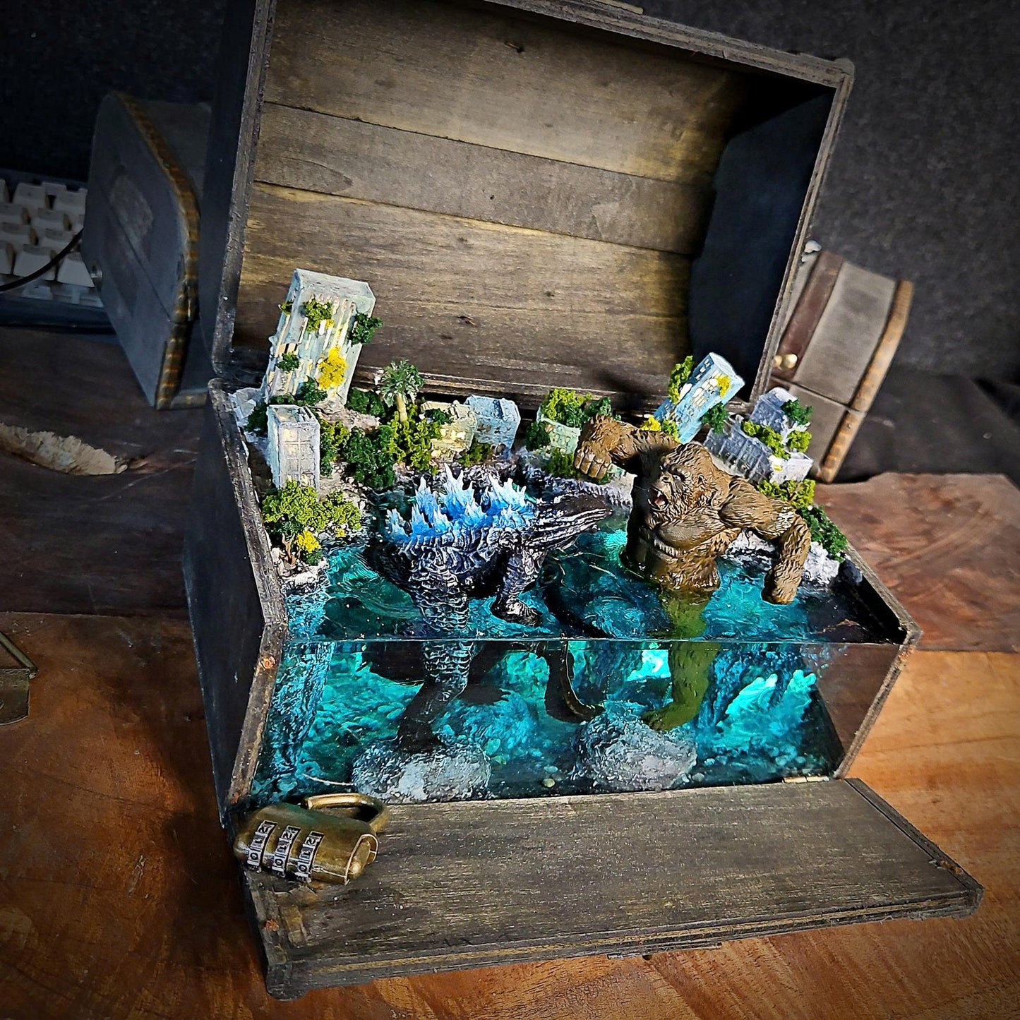 Godzilla vs Kong Diorama Box